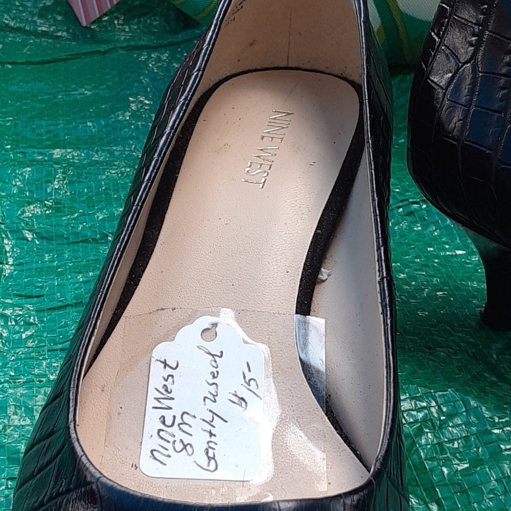 Heels - Picture 3 of 3